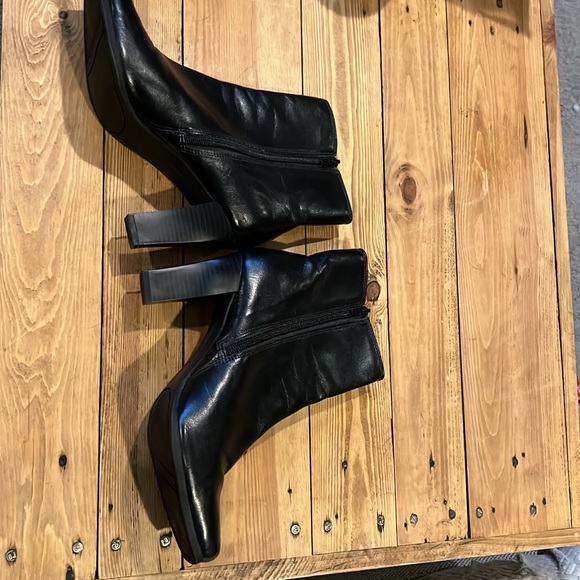 Women’s black leather 3 inch heal boots size 10 - Picture 3 of 7